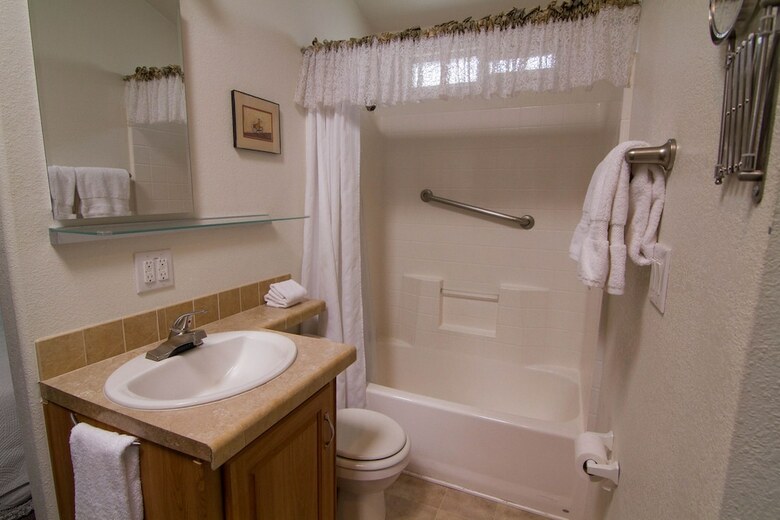Lodge Arden Acres Executive Suites & Cottages