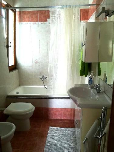 Bright First Floor Apartment A Few Km From The Sea