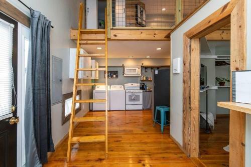 Apartamento Comfy Loft W Huge Couch And Bed In Downtown Lex