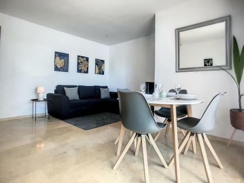 Superb Seafront Apartment Marina Real 305