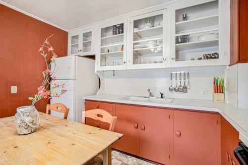Nantucket Cottage In New Buffalo