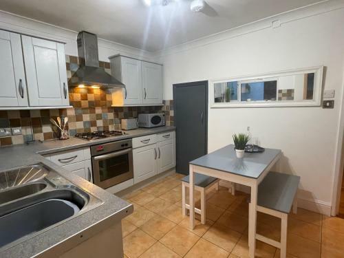 Cosy Home With Free Parking And Fast Internet