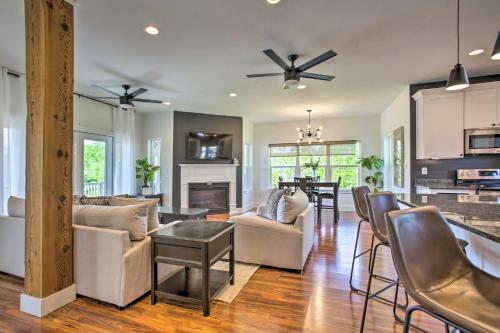 Sleek Waveland Abode With Patio, Walk To Beach!