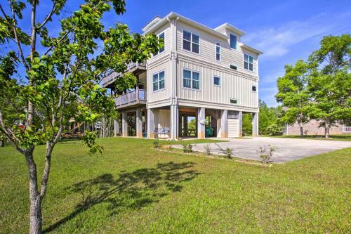 Sleek Waveland Abode With Patio, Walk To Beach!