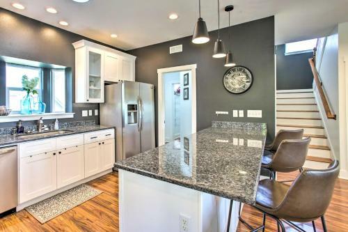 Sleek Waveland Abode With Patio, Walk To Beach!