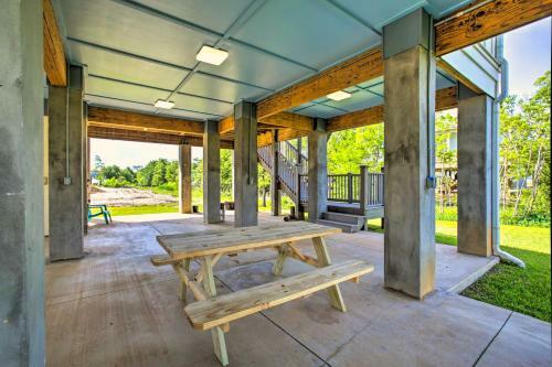 Sleek Waveland Abode With Patio, Walk To Beach!