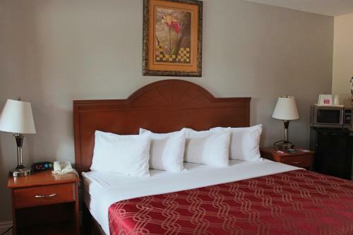 Hotel Econolodge Inn & Suites - Pembroke