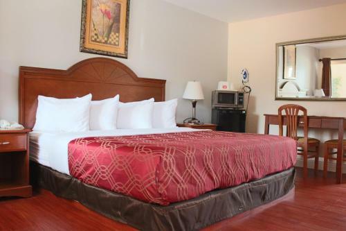 Hotel Econolodge Inn & Suites - Pembroke