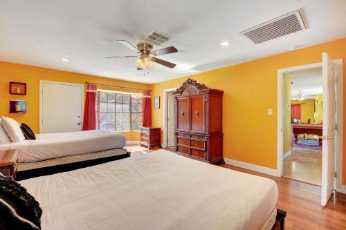 Las Vegas Elegance! Pool Table & Sparkling Pool! Home