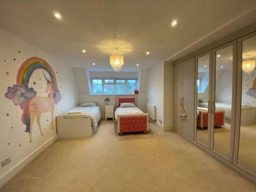Villa Stunning 5 Bed House In Surrey