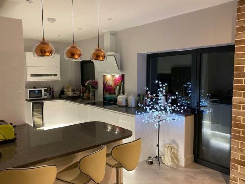 Villa Stunning 5 Bed House In Surrey