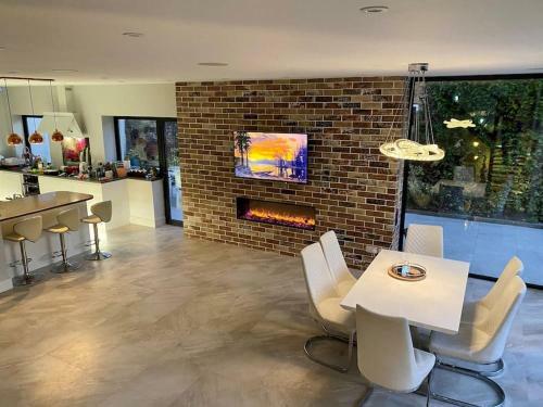 Villa Stunning 5 Bed House In Surrey