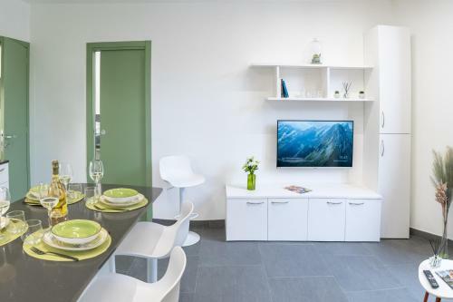 Colours Apartments????