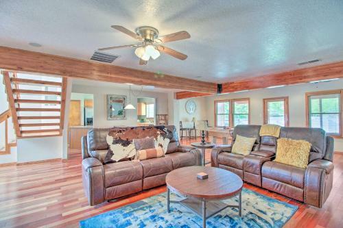 Casa Especial Family Retreat With Pool Table!