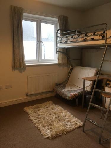 Colourful 2-bed Home By The River, Totnes