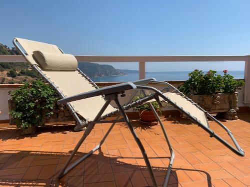 Apartamento ? Terrace + Sea Views + Private Beach. What Else? ?