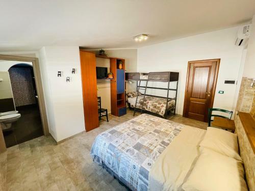 Costa Del Gallo A 4-bed Cottage In Sulmona