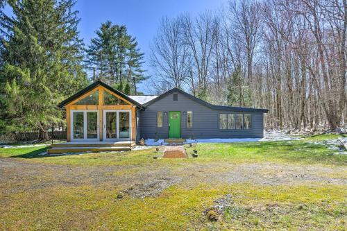 Modern Monticello Home With Hot Tub And Pond