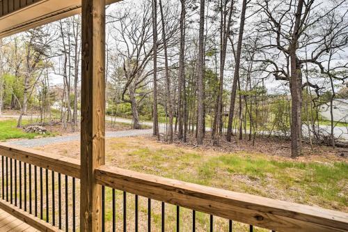 Asheville Area Hideaway With Hot Tub And Deck!