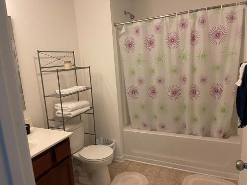 Oasis 10 Minutes From Uptown Entire Home