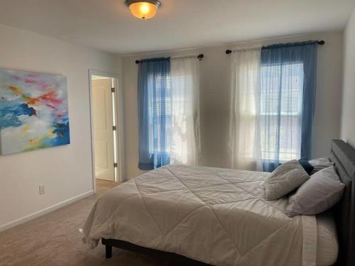 Oasis 10 Minutes From Uptown Entire Home