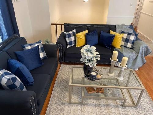 Cheerful, Bright, And Quiet Home Mins From Uptown Pet Friendly