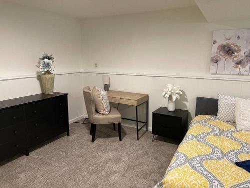 Cheerful, Bright, And Quiet Home Mins From Uptown Pet Friendly