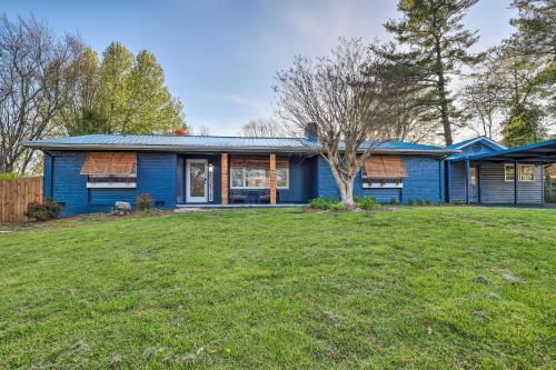 Lush Blue Birds Nest With Hot Tub And Fire Pit