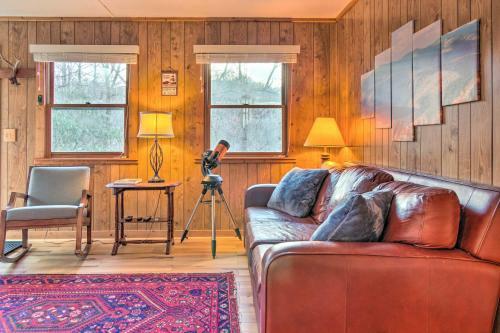 Quiet And Tranquil Spruce Pine Cabin With Views!