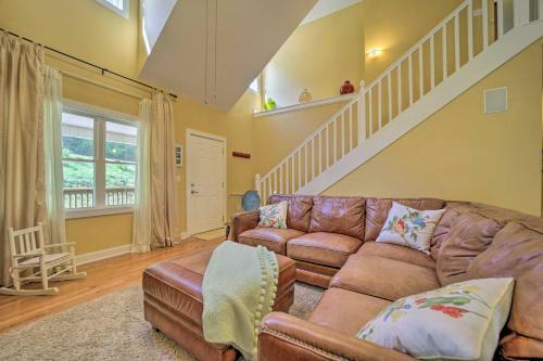 Secluded Waynesville Retreat With Mtn Views!