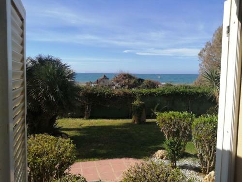 Apartamento Playa Linda Benajarafe Primera Linea Edificio Los Laureles