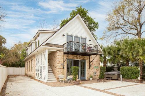 Ashley Ave 3 - The Chapel Carriage House Suite C