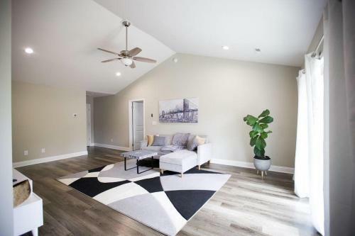Entire Brand New Modern 3 Bed 2 Bath House