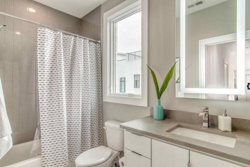 4 Connecting Condos - Sleeps 32 To 36 - Firepits - Garages - Rooftops Decks - Great Views - Security