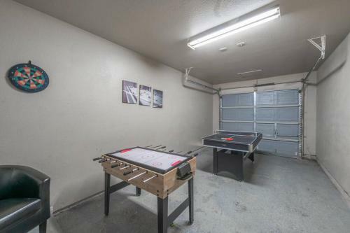 Elegant/4miles To Downtown/gameroom & Firepit