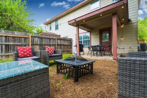 Elegant/4miles To Downtown/gameroom & Firepit