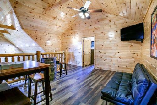 Swimming Bears Lodge Two Cabins With Pools And Hottubs
