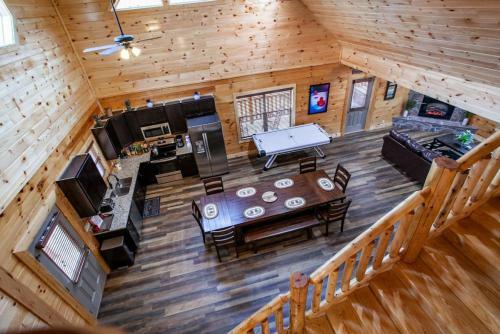 Swimming Bears Lodge Two Cabins With Pools And Hottubs