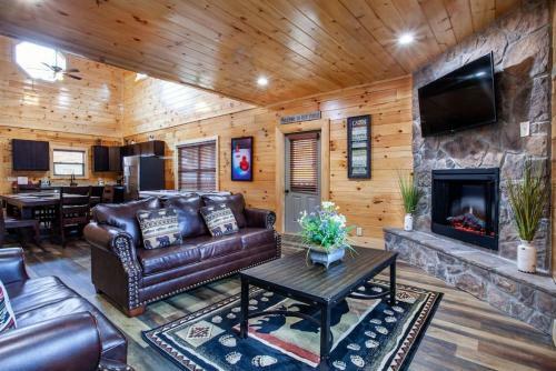 Swimming Bears Lodge Two Cabins With Pools And Hottubs