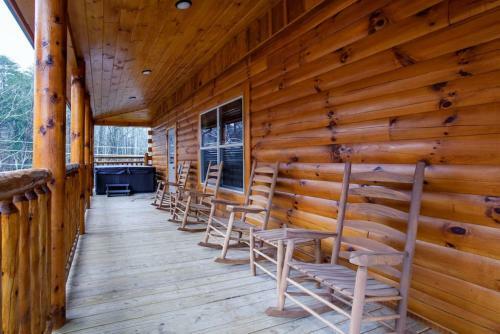 Swimming Bears Lodge Two Cabins With Pools And Hottubs