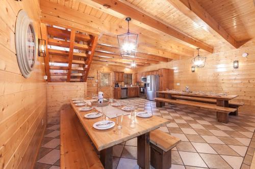 Blue Ridge Refuge Cabin