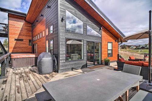 Spacious Sevierville Home With Private Hot Tub!