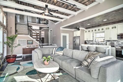 Spacious Sevierville Home With Private Hot Tub!