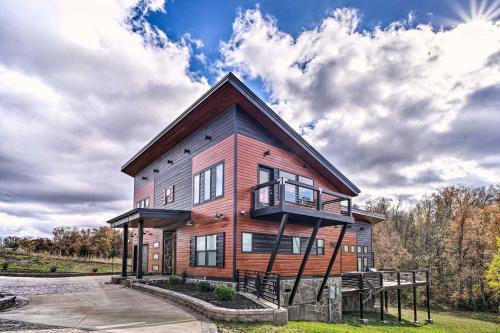 Spacious Sevierville Home With Private Hot Tub!