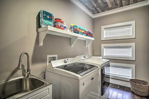 Spacious Sevierville Home With Private Hot Tub!