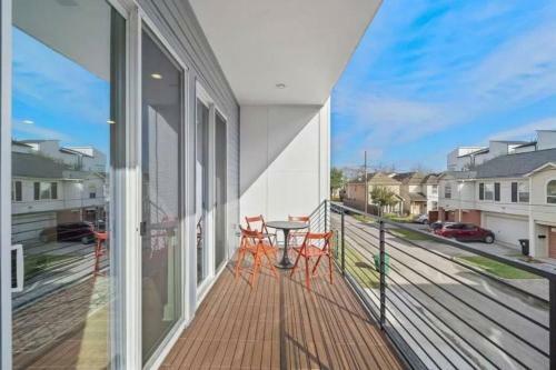 Stunning 4 Story Modern Home W/ Spectacular Views