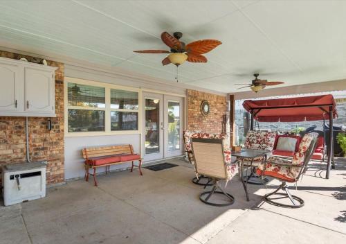 Sleeps 9 Near Lake And Major Attractions