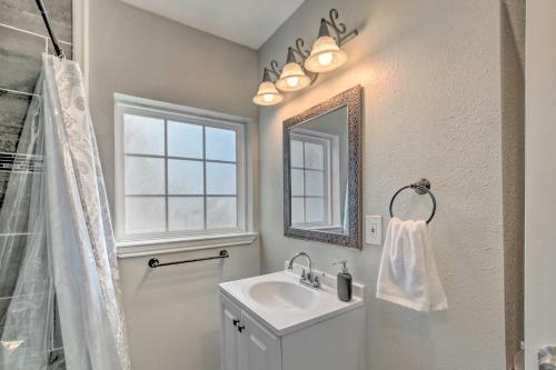 Charming San Antonio Home Less Than 4 Mi To Downtown!