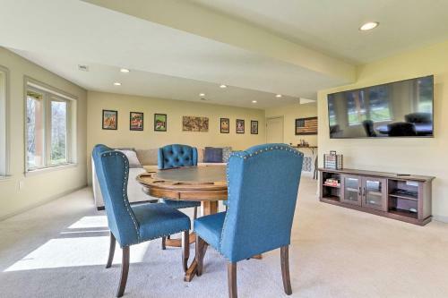 Pet-friendly Bentonville Cabin With Mtn Views!