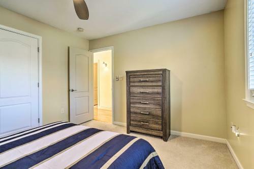 Pet-friendly Bentonville Cabin With Mtn Views!